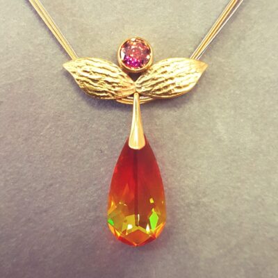 Lebensfreude in Gold: Engelanhänger mit orangefarbenem Swarovski-Stein Trolese Swarovski ® Engel vergoldet orange