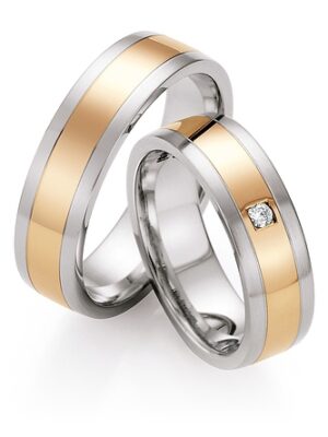 trauringe-elegante-zeitlosigkeit Zwei glänzende Trauringe liegen eng nebeneinander und strahlen zeitlose Eleganz sowie tiefe Verbundenheit aus